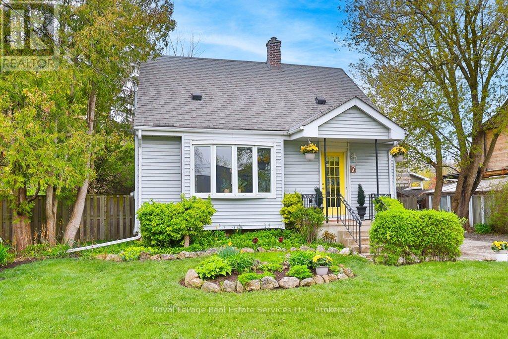 7 STEWART STREET, Oakville, Ontario