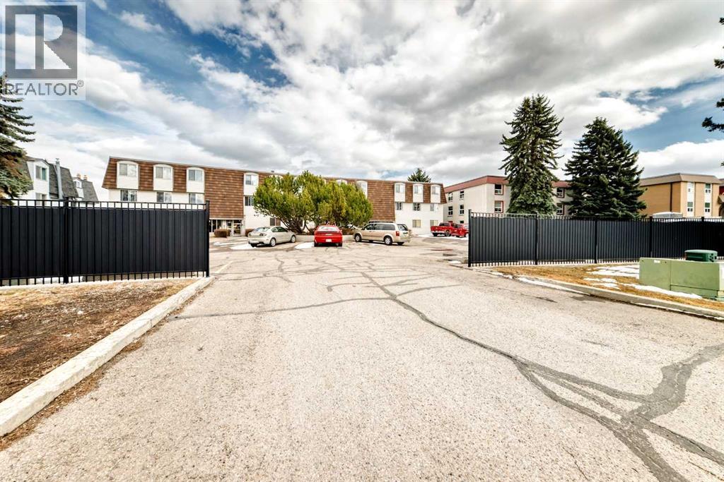 201, 512 Cedar Crescent SW, Calgary, Alberta  T3C 2Y8 - Photo 4 - A2304899