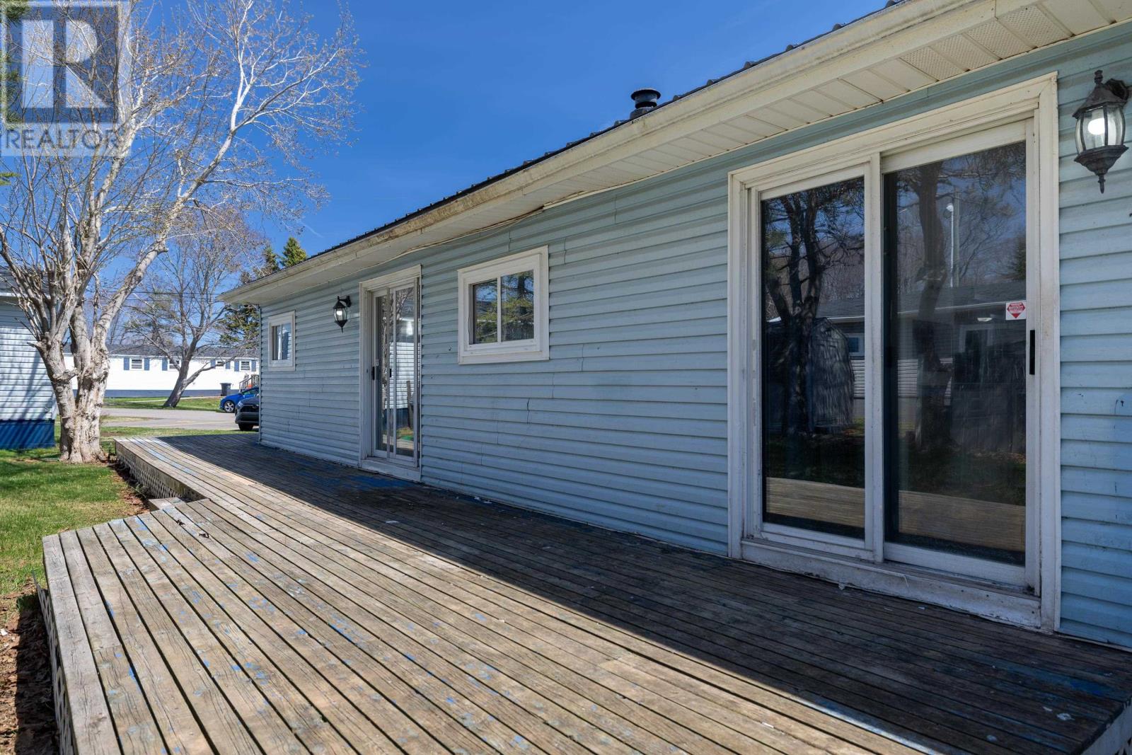 10 Manor Drive, Charlottetown, Prince Edward Island  C1A 6R3 - Photo 5 - 202610095