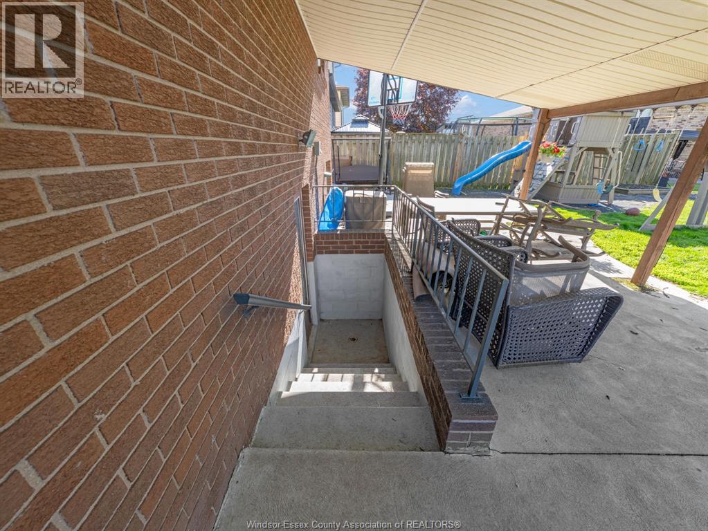 2379 Via Vita, Windsor, Ontario  N9E 4G5 - Photo 40 - 26010415