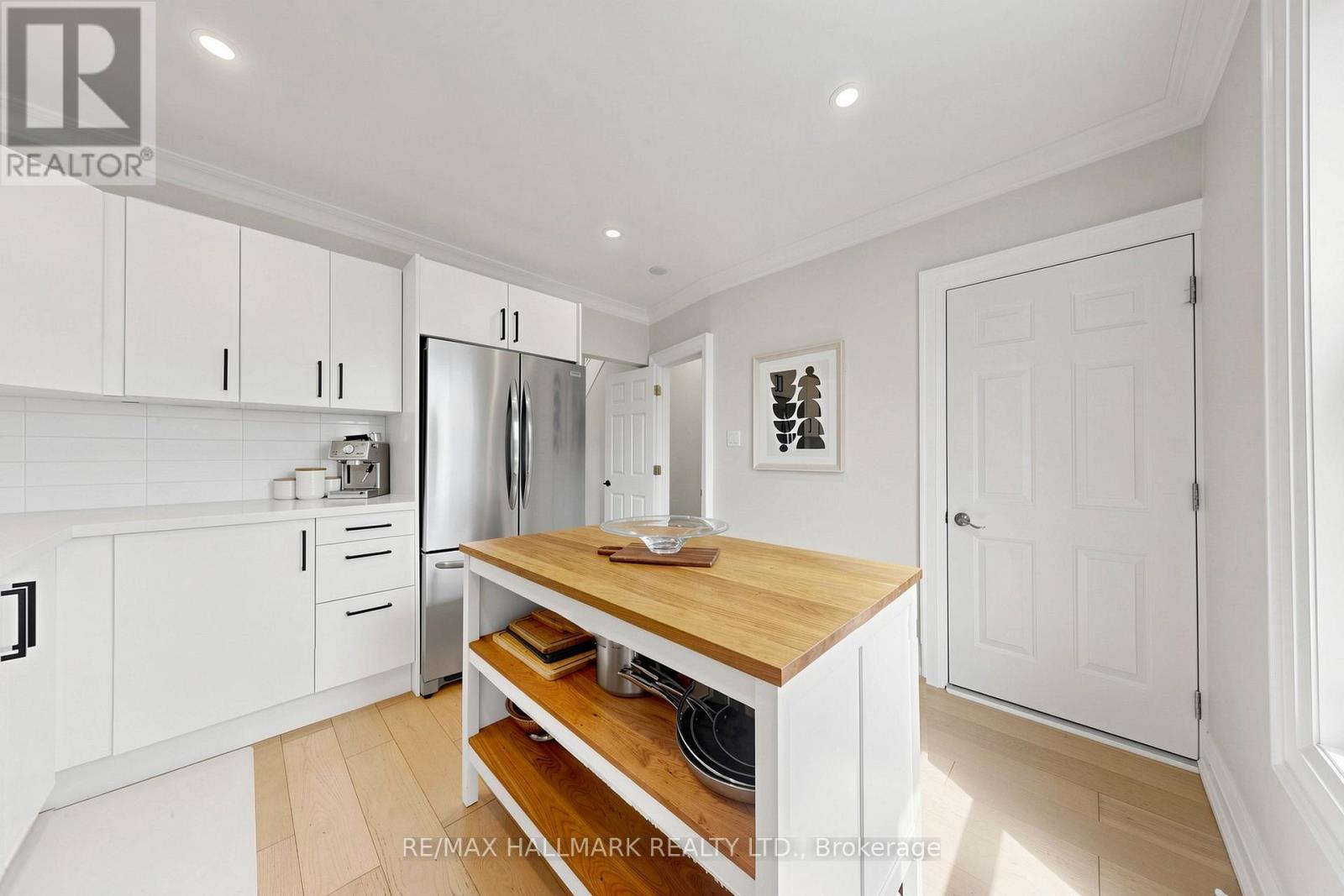 301 Wolverleigh Boulevard, Toronto, Ontario  M4C 1S5 - Photo 17 - E13087734