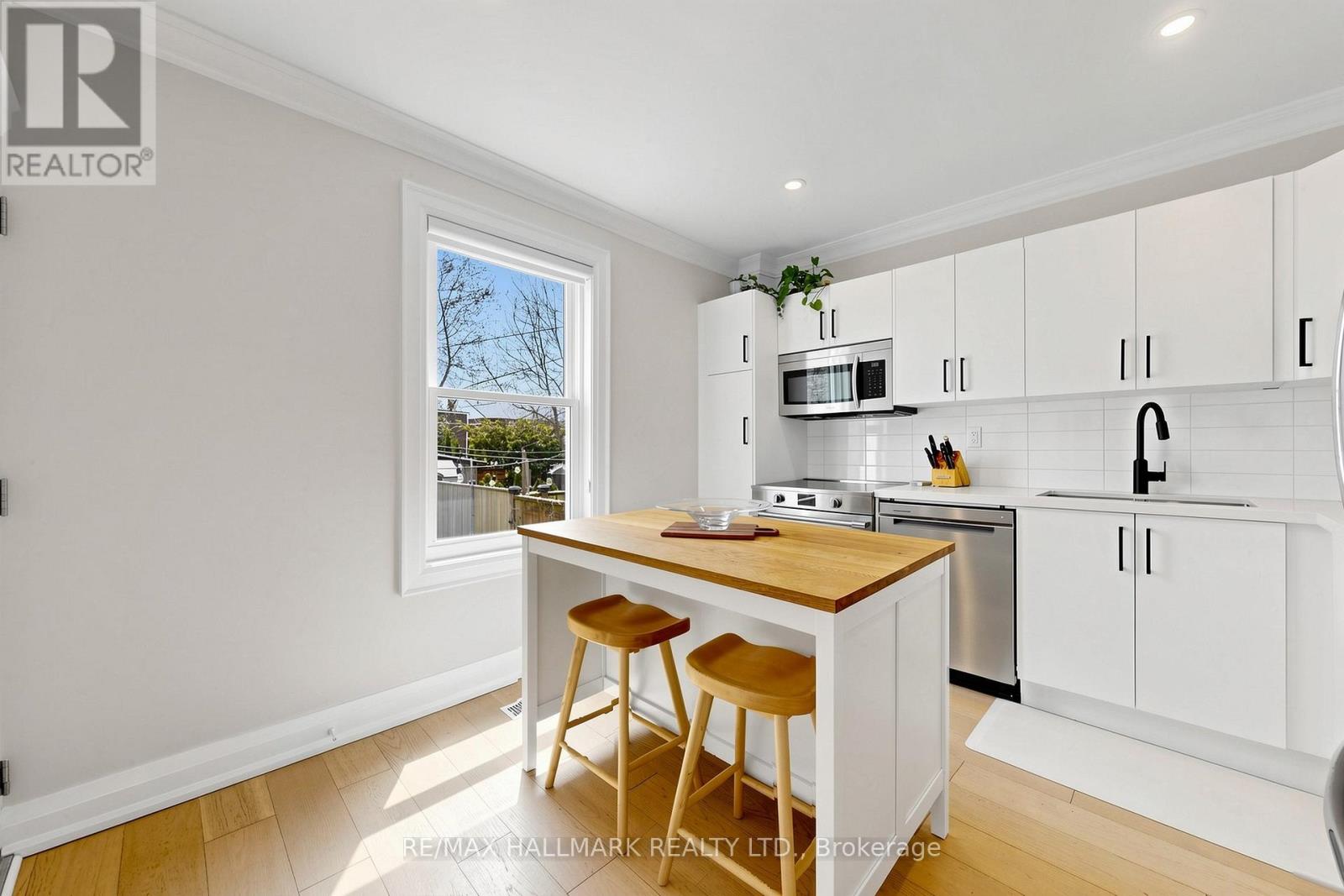301 Wolverleigh Boulevard, Toronto, Ontario  M4C 1S5 - Photo 15 - E13087734