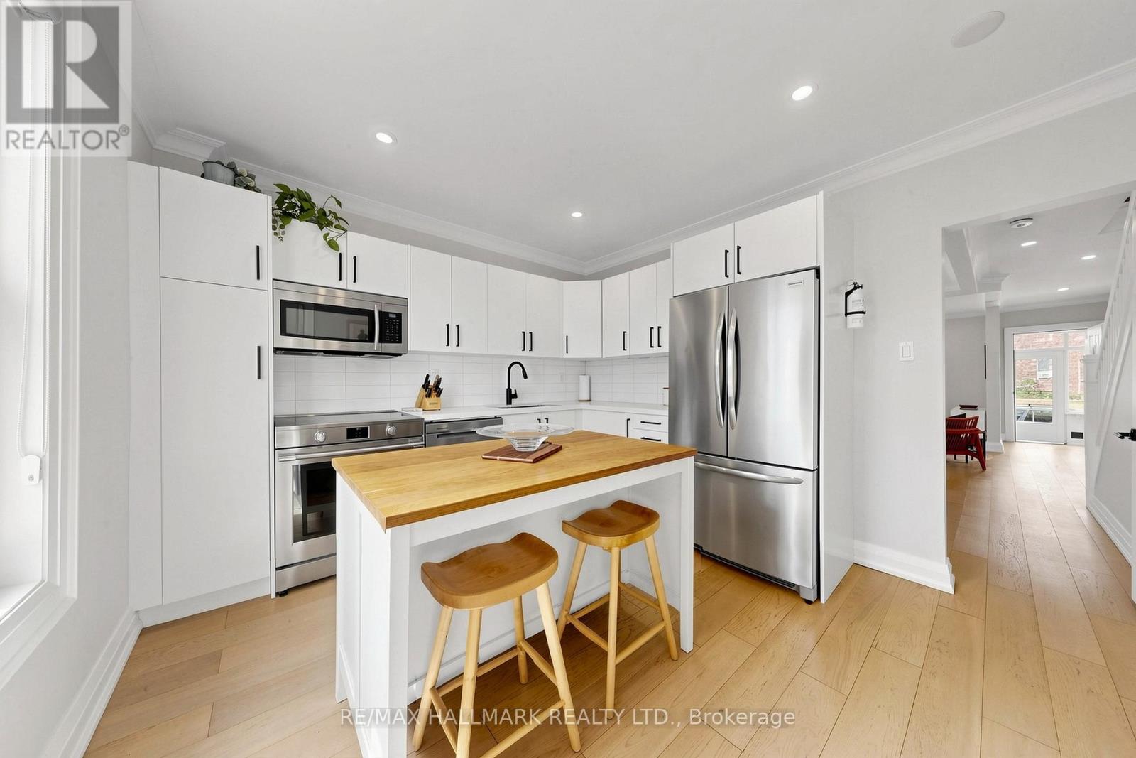 301 Wolverleigh Boulevard, Toronto, Ontario  M4C 1S5 - Photo 14 - E13087734