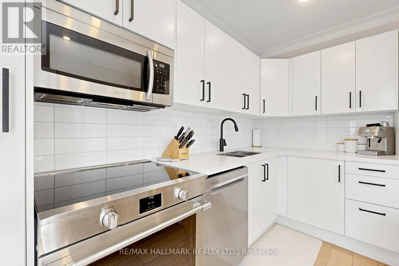 301 Wolverleigh Boulevard, Toronto, Ontario  M4C 1S5 - Photo 16 - E13087734
