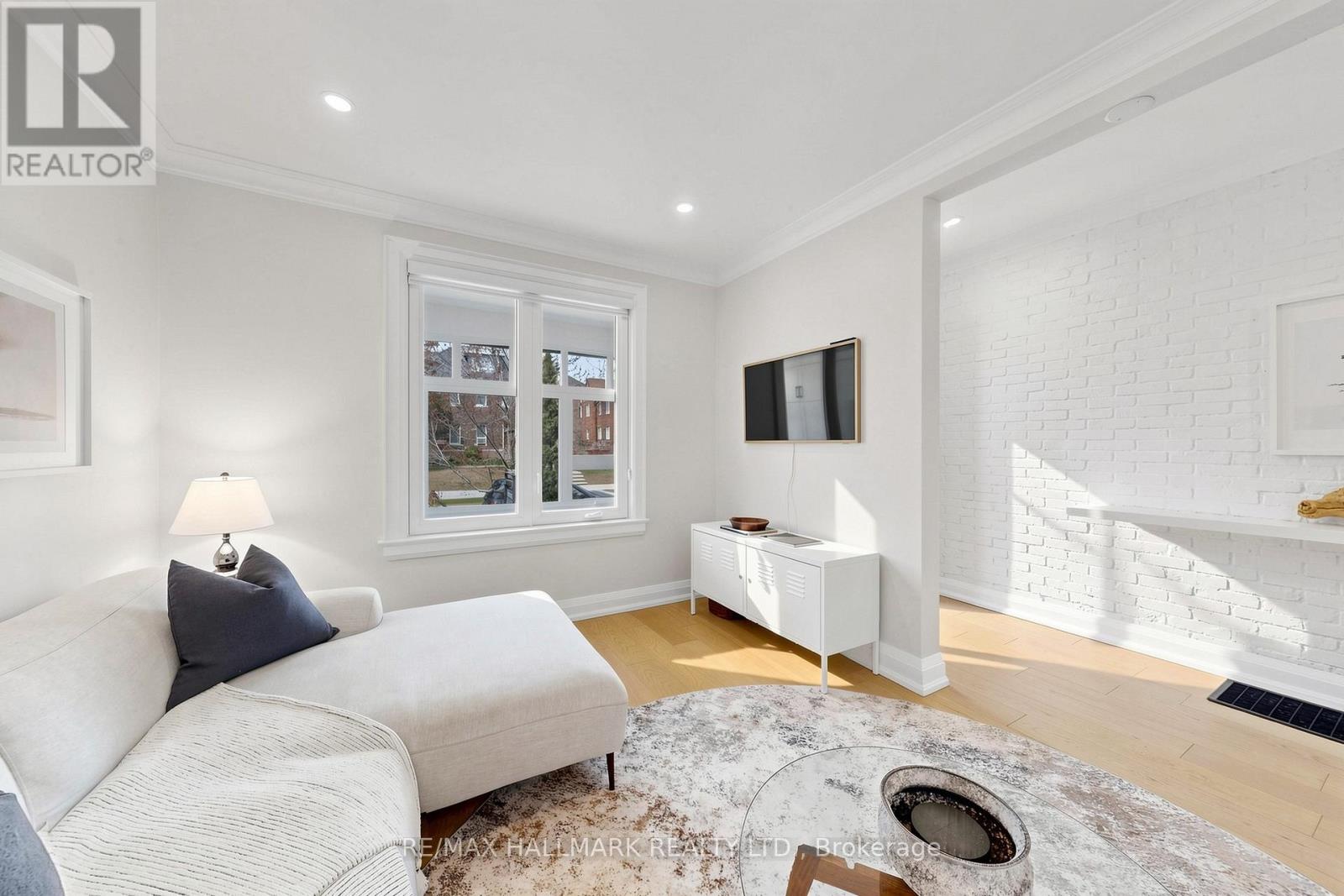301 Wolverleigh Boulevard, Toronto, Ontario  M4C 1S5 - Photo 6 - E13087734