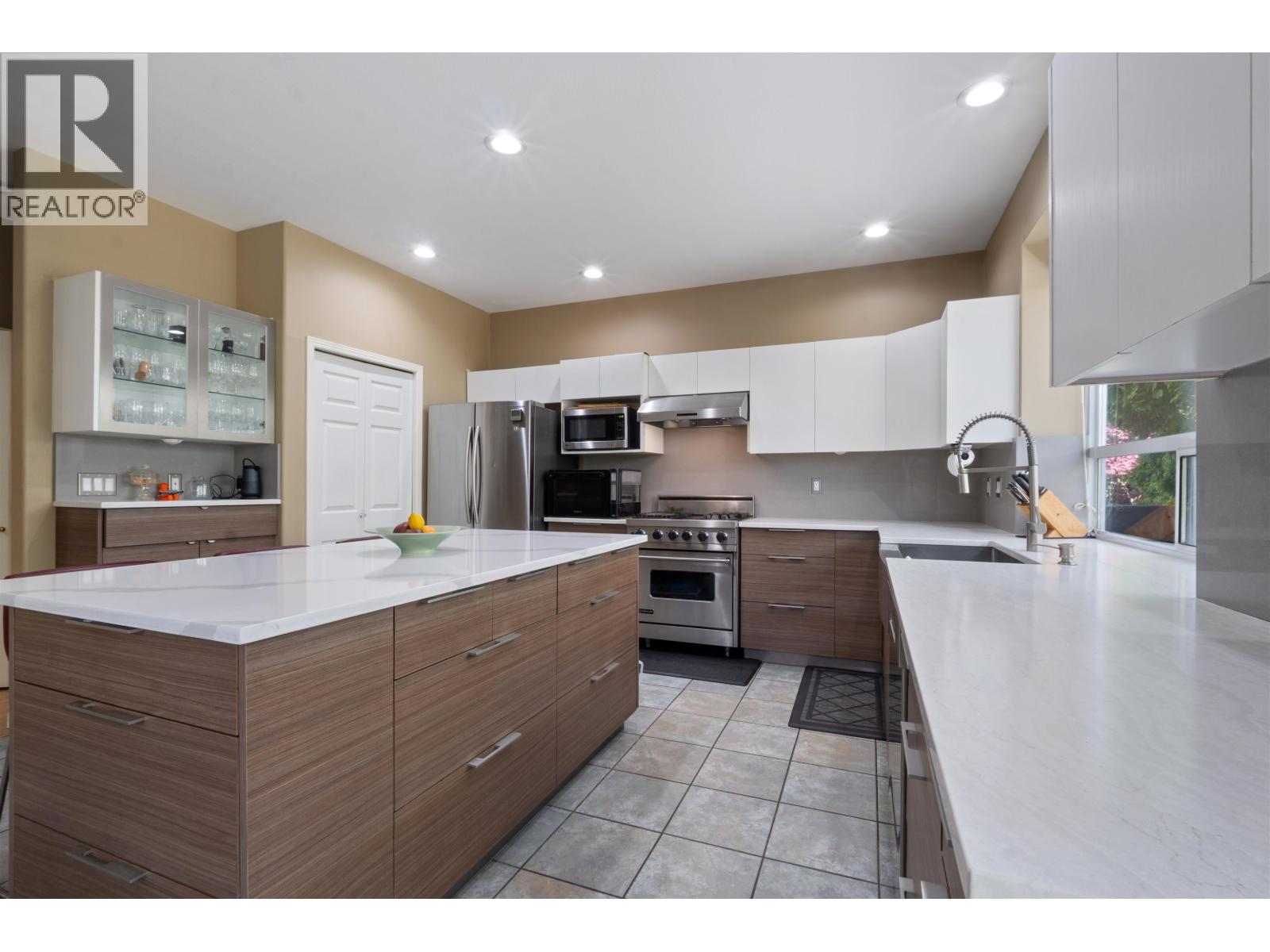 43 Linden Court, Port Moody, British Columbia  V3H 5C1 - Photo 2 - R3120806