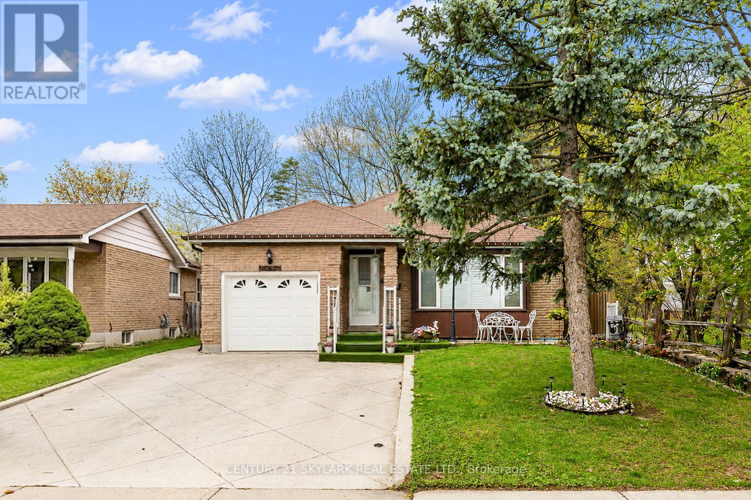 3353 Martins Pine Crescent, Mississauga, Ontario  L5L 1G3 - Photo 2 - W13095932