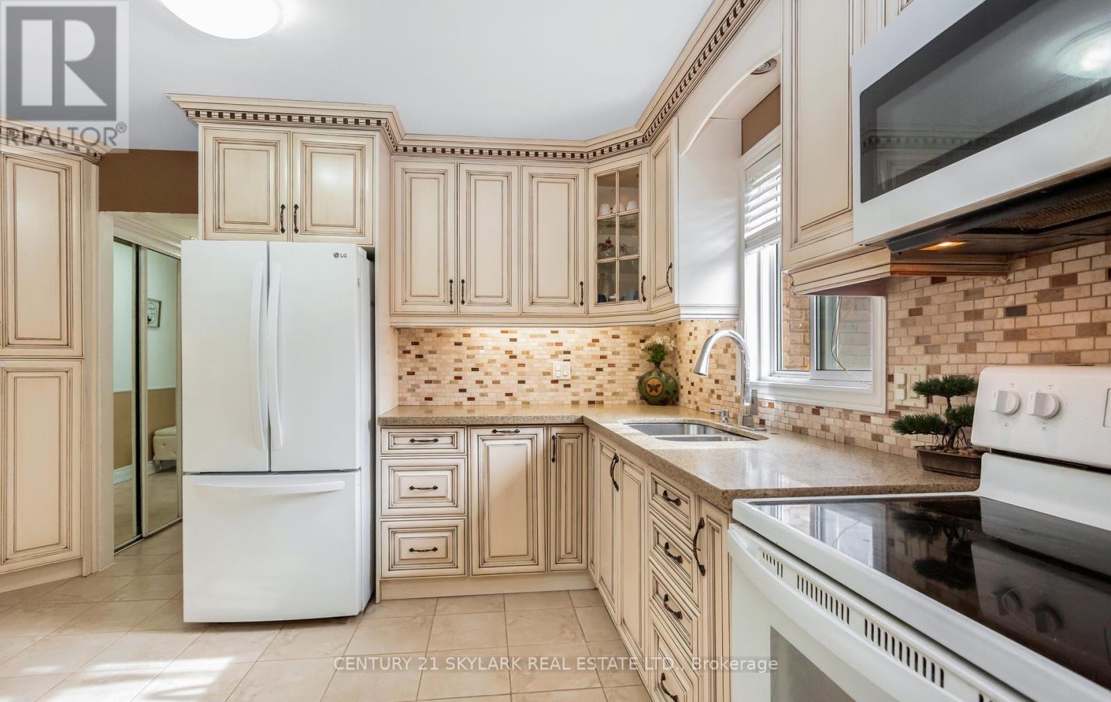 3353 Martins Pine Crescent, Mississauga, Ontario  L5L 1G3 - Photo 14 - W13095932