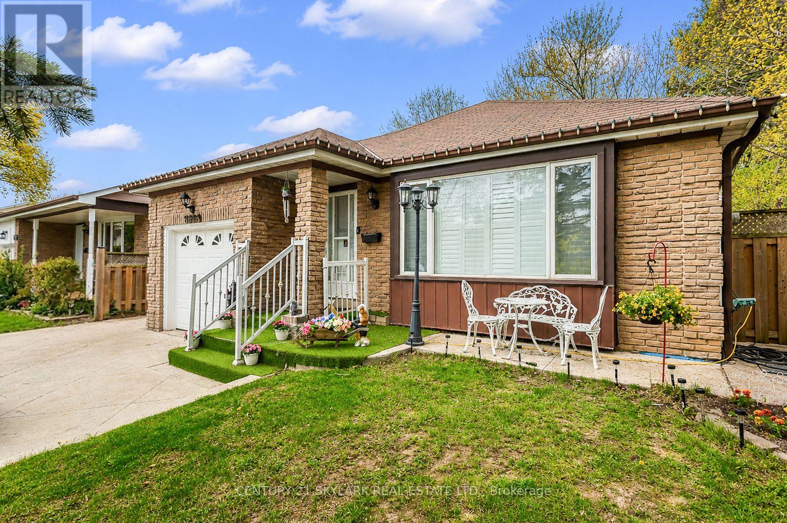 3353 Martins Pine Crescent, Mississauga, Ontario  L5L 1G3 - Photo 4 - W13095932