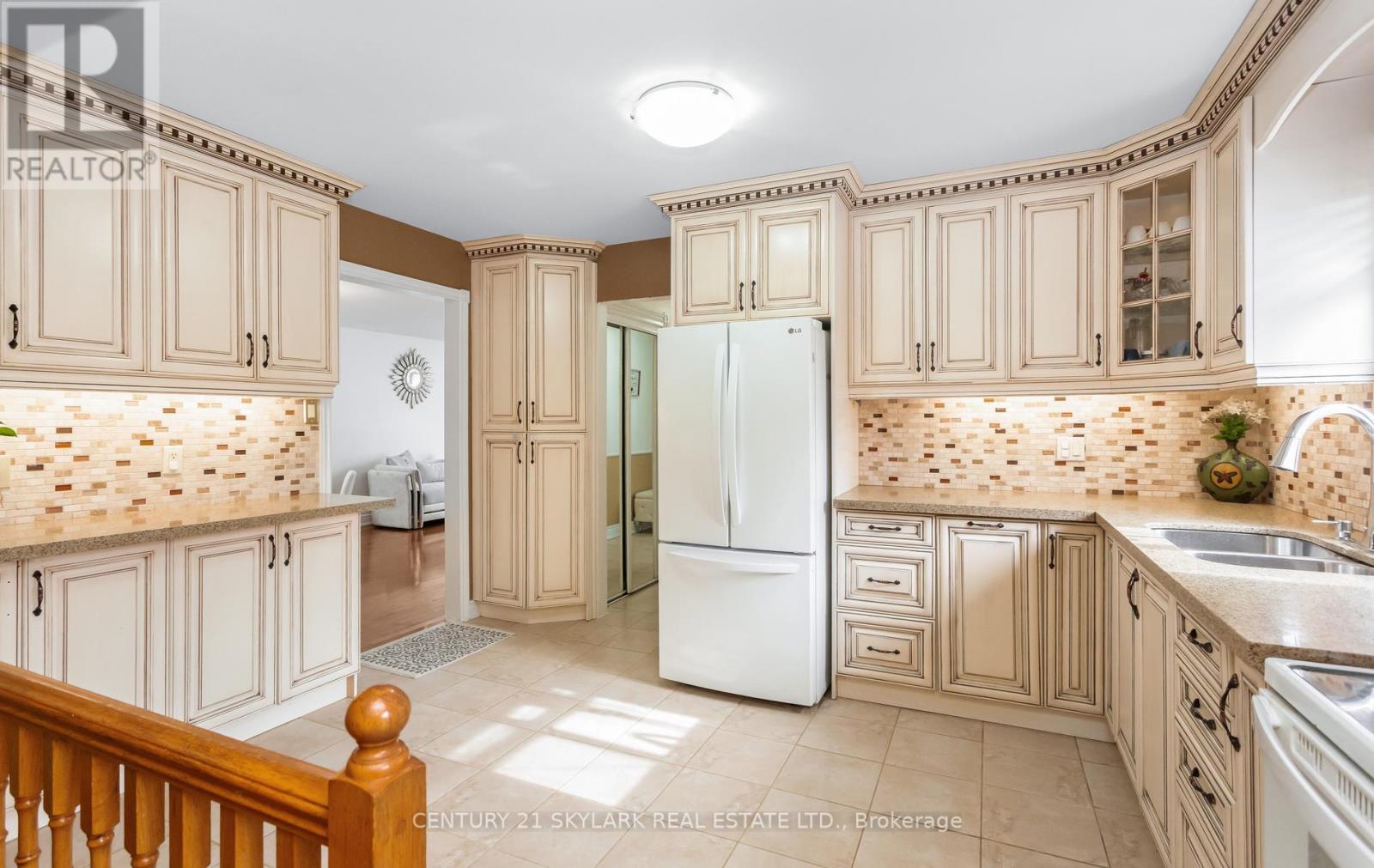 3353 Martins Pine Crescent, Mississauga, Ontario  L5L 1G3 - Photo 15 - W13095932