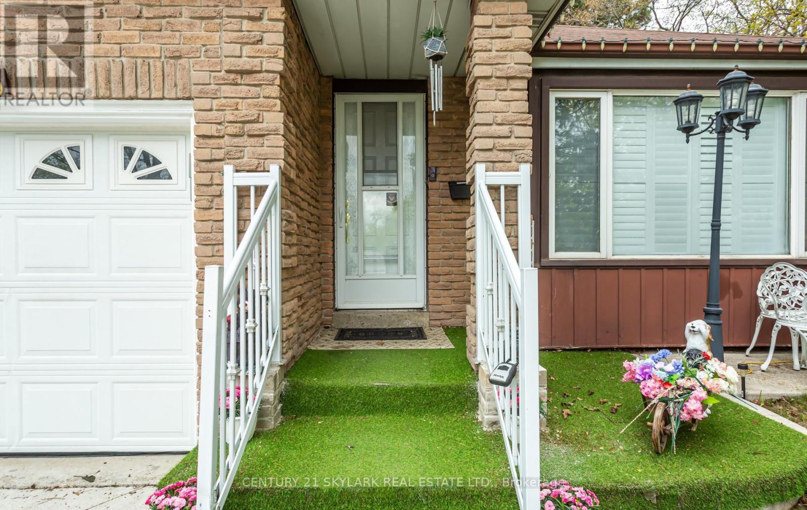 3353 Martins Pine Crescent, Mississauga, Ontario  L5L 1G3 - Photo 5 - W13095932