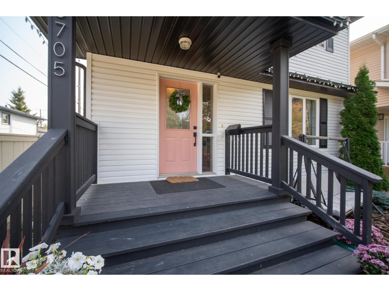 8705 92a Av Nw, Edmonton, Alberta  T6C 4G6 - Photo 2 - E4486291