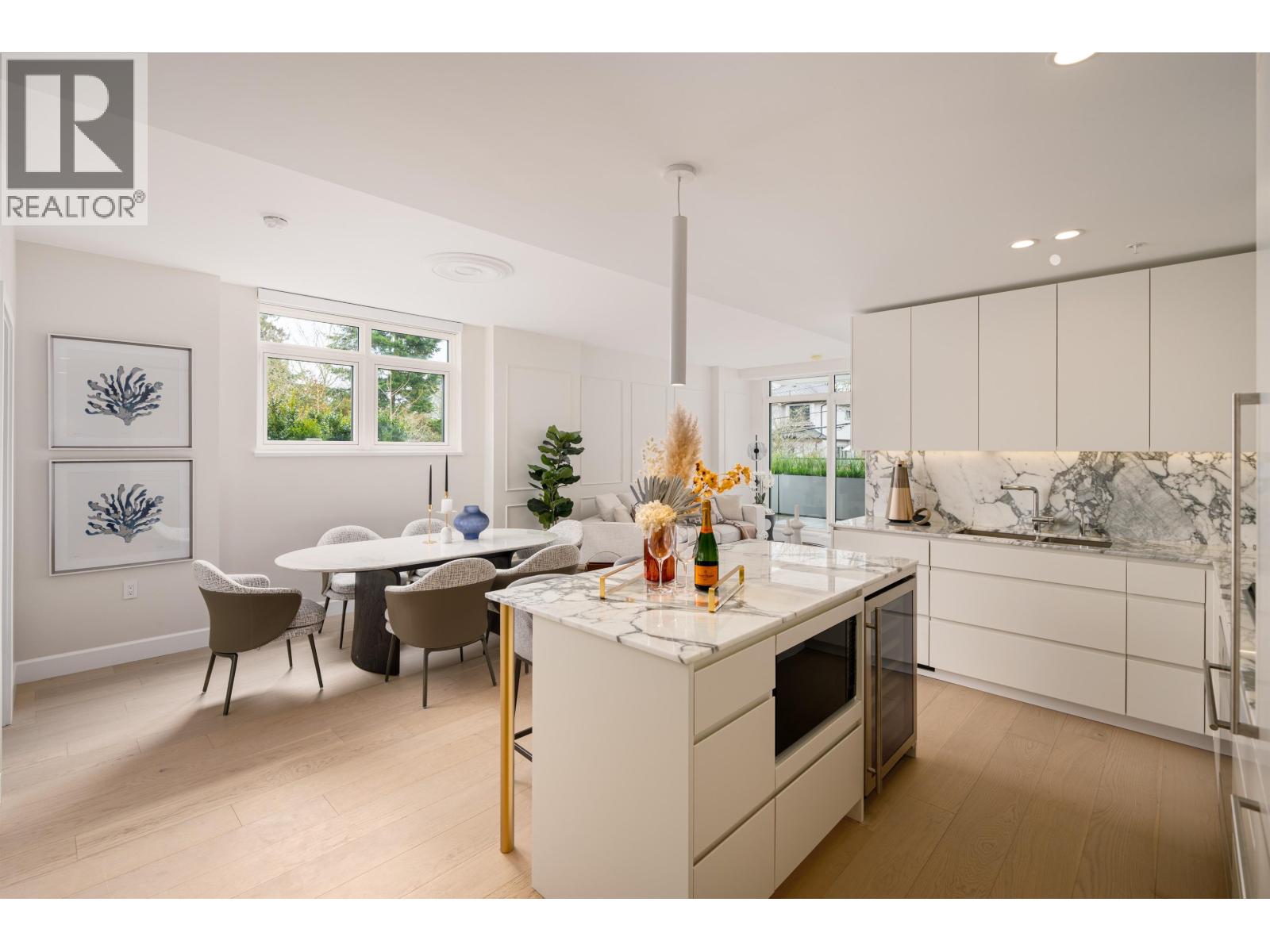 202 3668 W 10th Avenue, Vancouver, British Columbia  V6R 2G3 - Photo 1 - R3120277