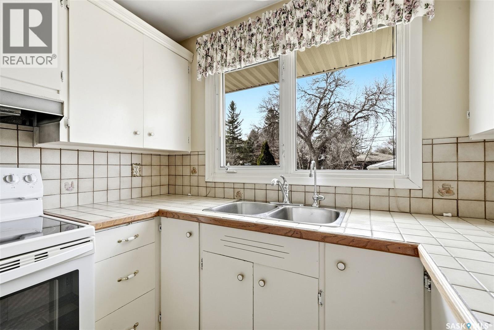 3868 Athol Street, Regina, Saskatchewan  S4S 3J1 - Photo 11 - SK035255
