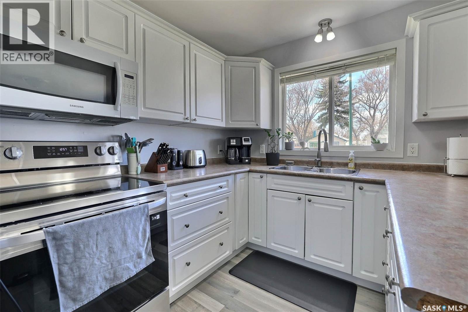 301 Robinson Street, Regina, Saskatchewan  S4R 3R3 - Photo 10 - SK035252