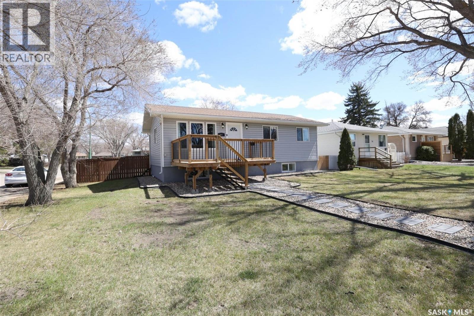 301 Robinson Street, Regina, Saskatchewan  S4R 3R3 - Photo 2 - SK035252
