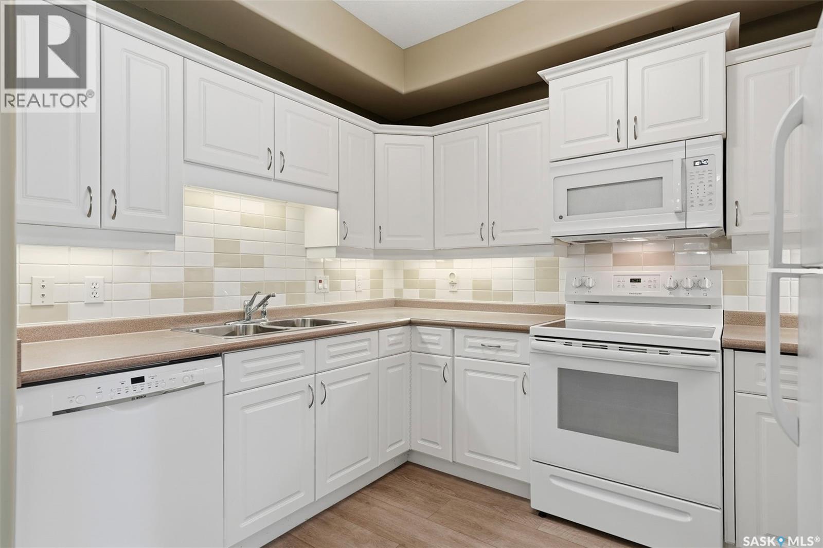 113 110 Armistice Way, Saskatoon, Saskatchewan  S7J 5L8 - Photo 4 - SK035105
