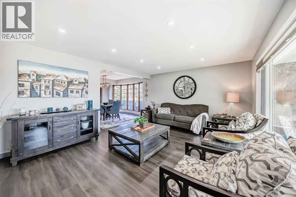 5512 Dalwood Way NW, Calgary, Alberta  T3A 1S7 - Photo 4 - A2308480