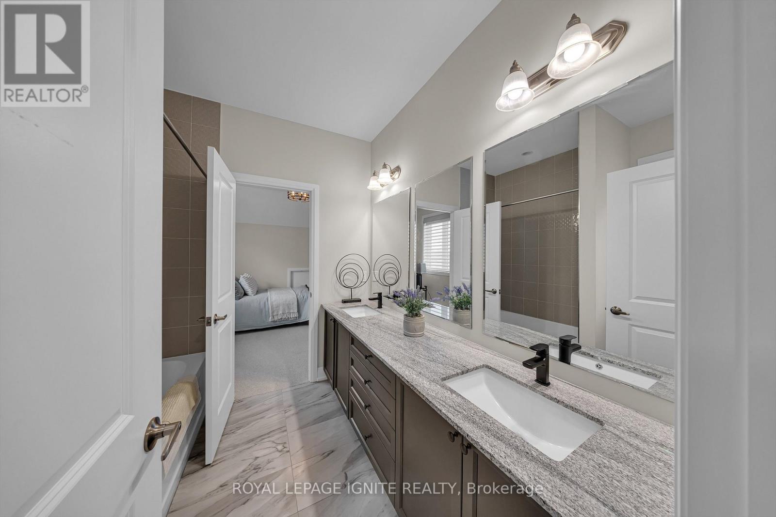 398 Frontier Court, Pickering, Ontario  L1W 4A9 - Photo 34 - E13097322