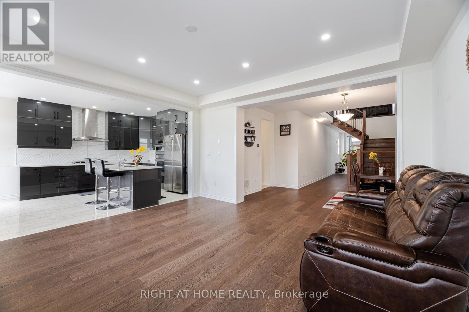 3281 Turnstone Boulevard, Pickering, Ontario  L1X 0M9 - Photo 11 - E13097398