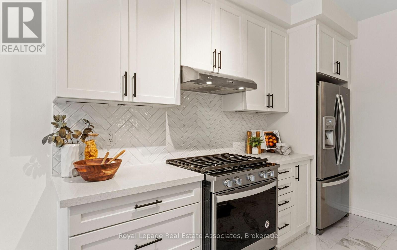 53 Sutcliffe Drive, Whitby, Ontario  L1R 0R1 - Photo 18 - E13097438