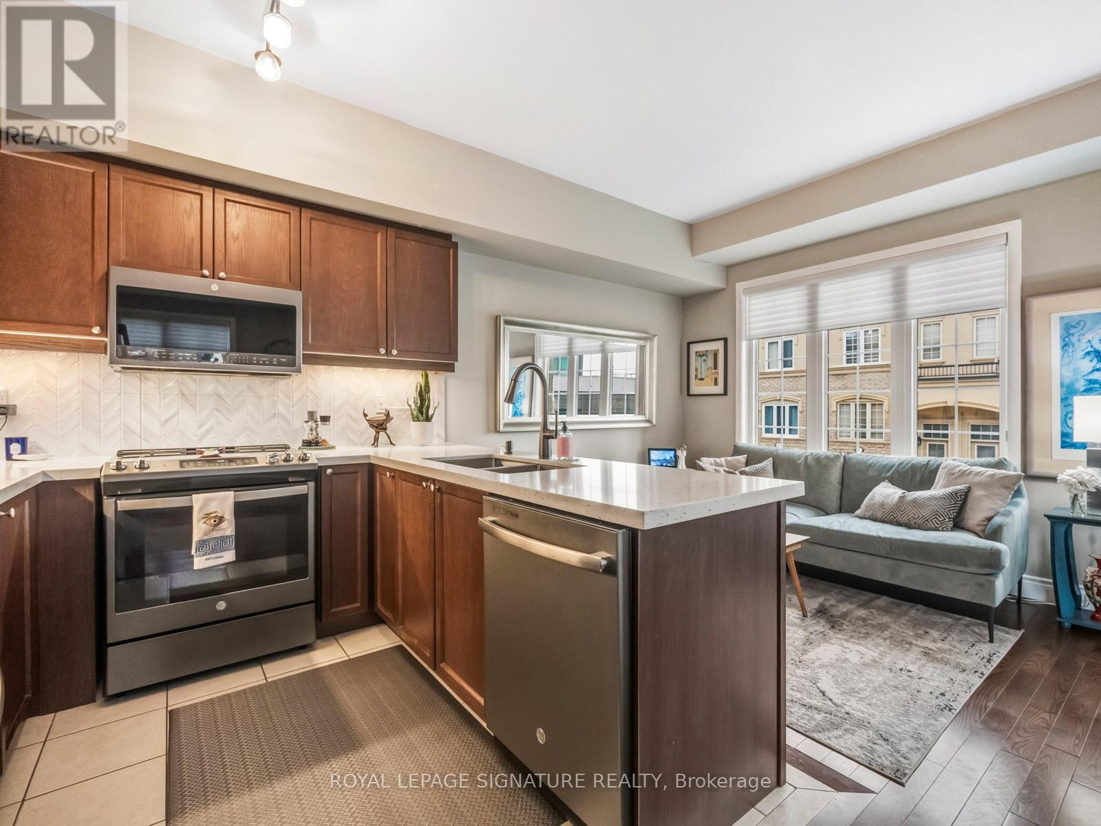 104-1250 St. Martins Drive, Pickering, Ontario  L1W 1J3 - Photo 10 - E13097452