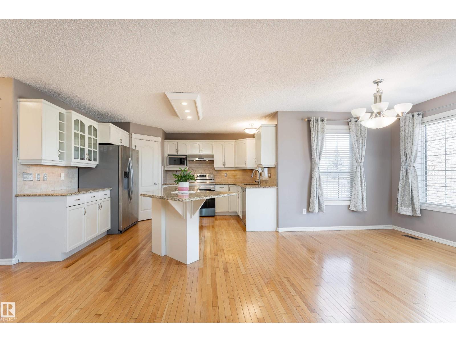 1044 Barnes Wy Sw, Edmonton, Alberta  T6W 1E4 - Photo 3 - E4486296