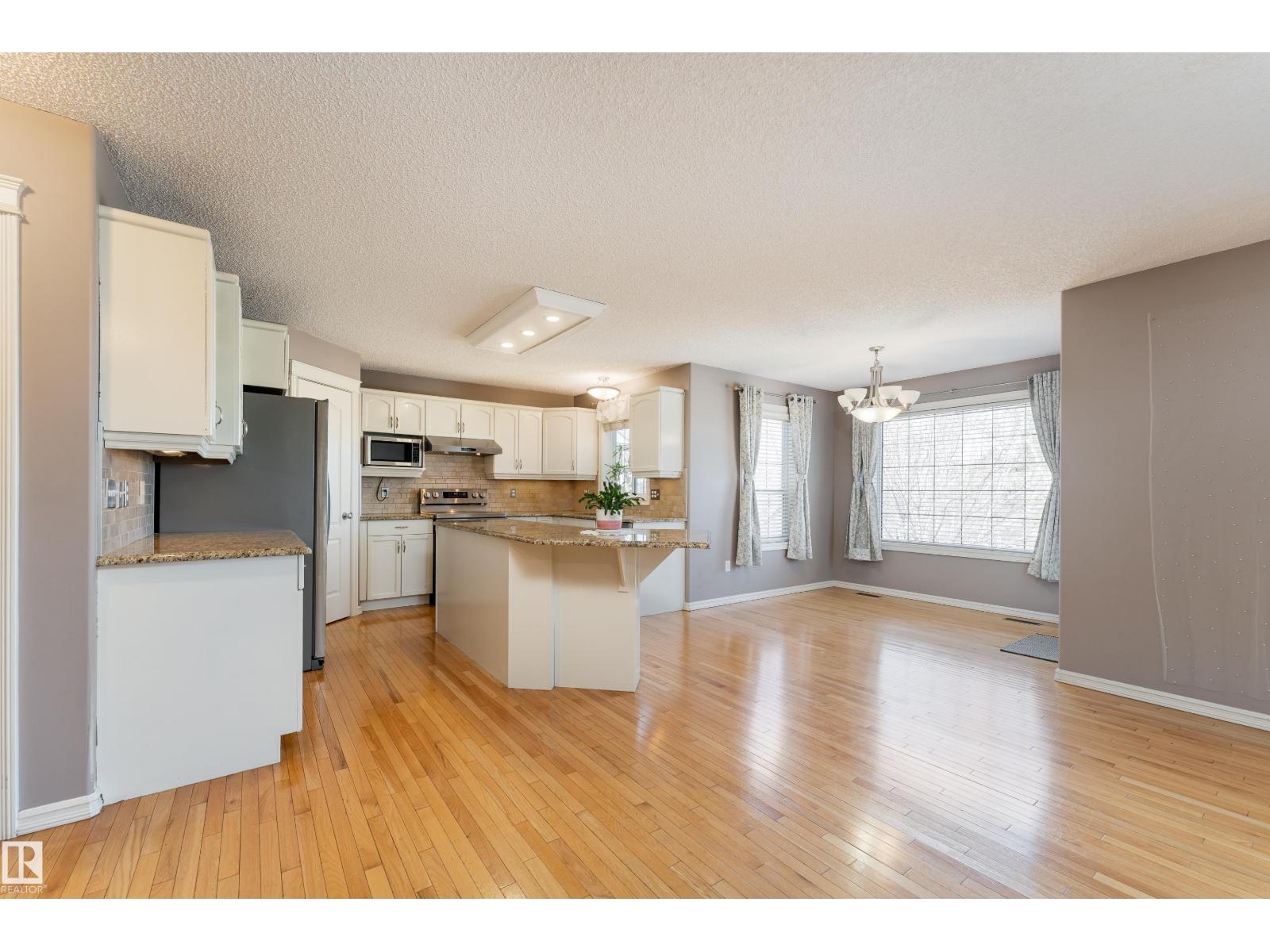 1044 Barnes Wy Sw, Edmonton, Alberta  T6W 1E4 - Photo 2 - E4486296