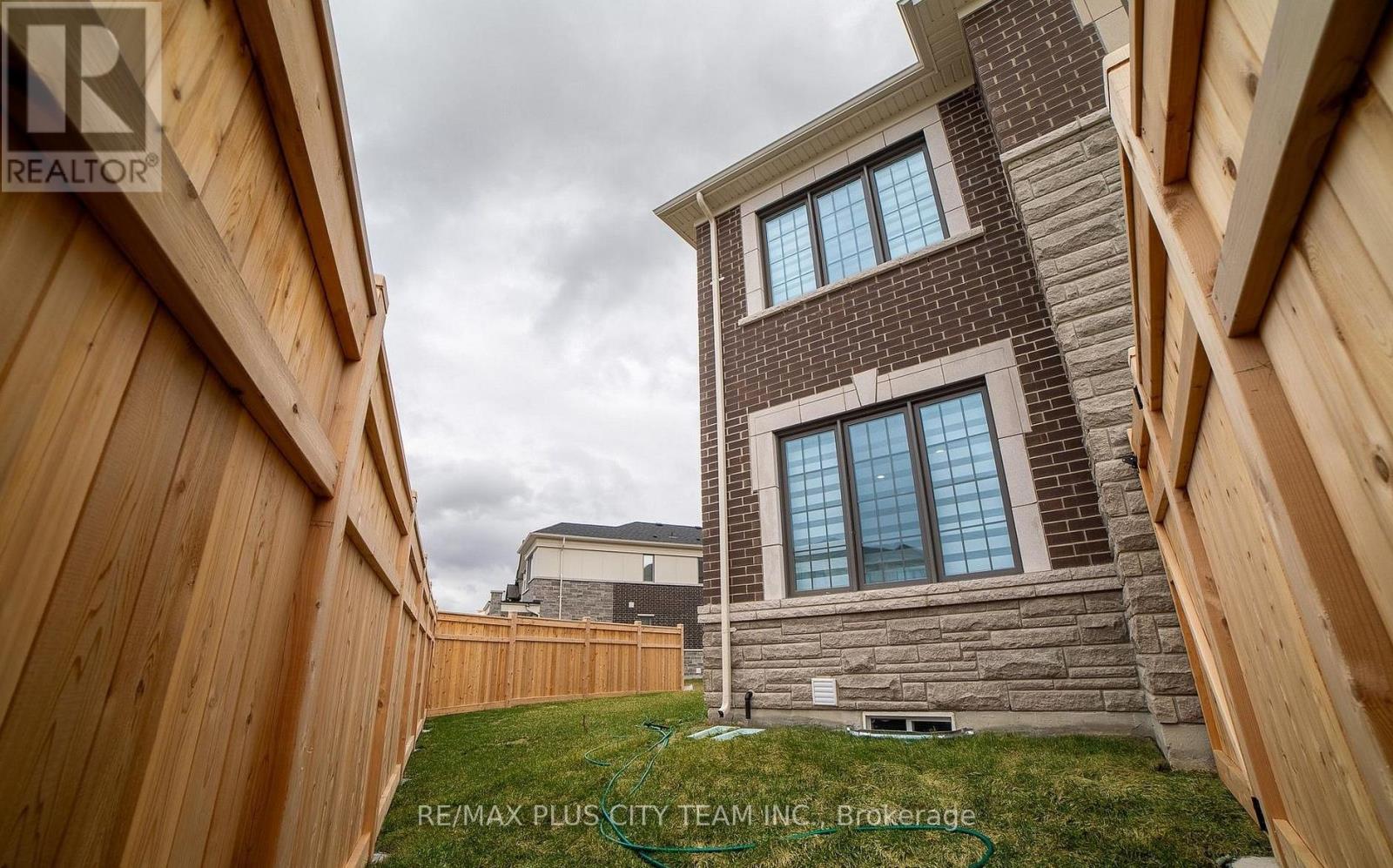 1 George Roman Avenue, Markham, Ontario  L6C 3L9 - Photo 23 - N13097428