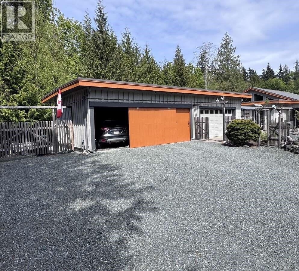 3881 Charlton Dr, Qualicum Beach, British Columbia  V9K 1Z3 - Photo 3 - 1036097