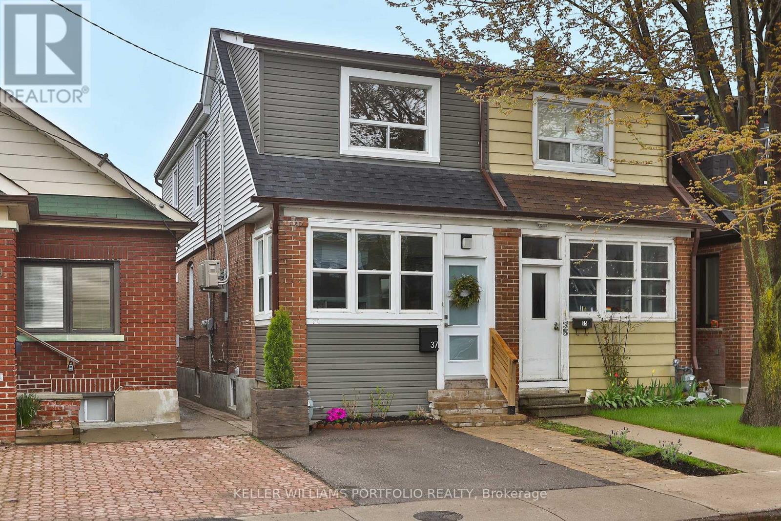 37 Rosethorn Avenue, Toronto, Ontario  M6N 3K7 - Photo 2 - W13097328