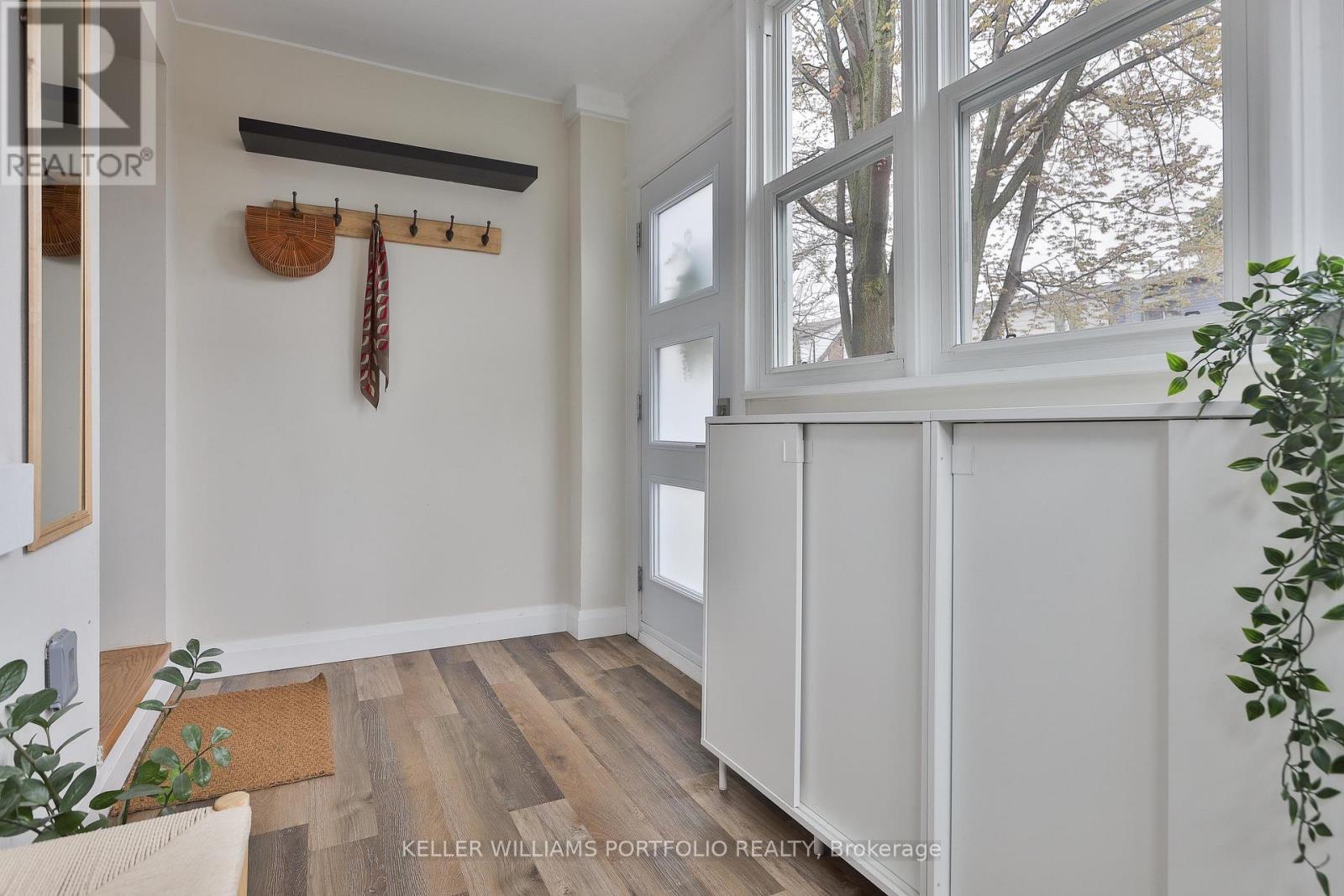 37 Rosethorn Avenue, Toronto, Ontario  M6N 3K7 - Photo 4 - W13097328