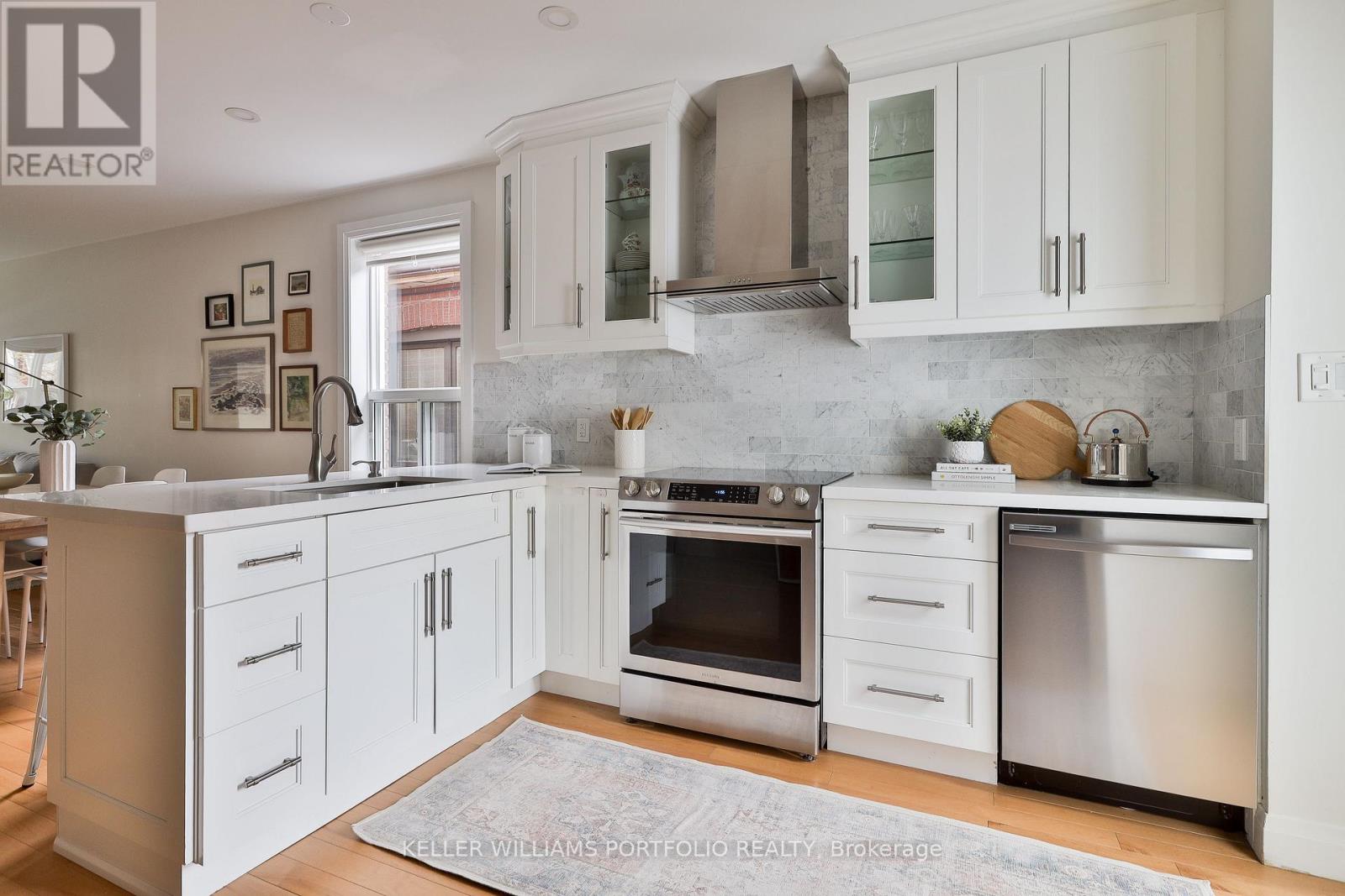 37 Rosethorn Avenue, Toronto, Ontario  M6N 3K7 - Photo 8 - W13097328