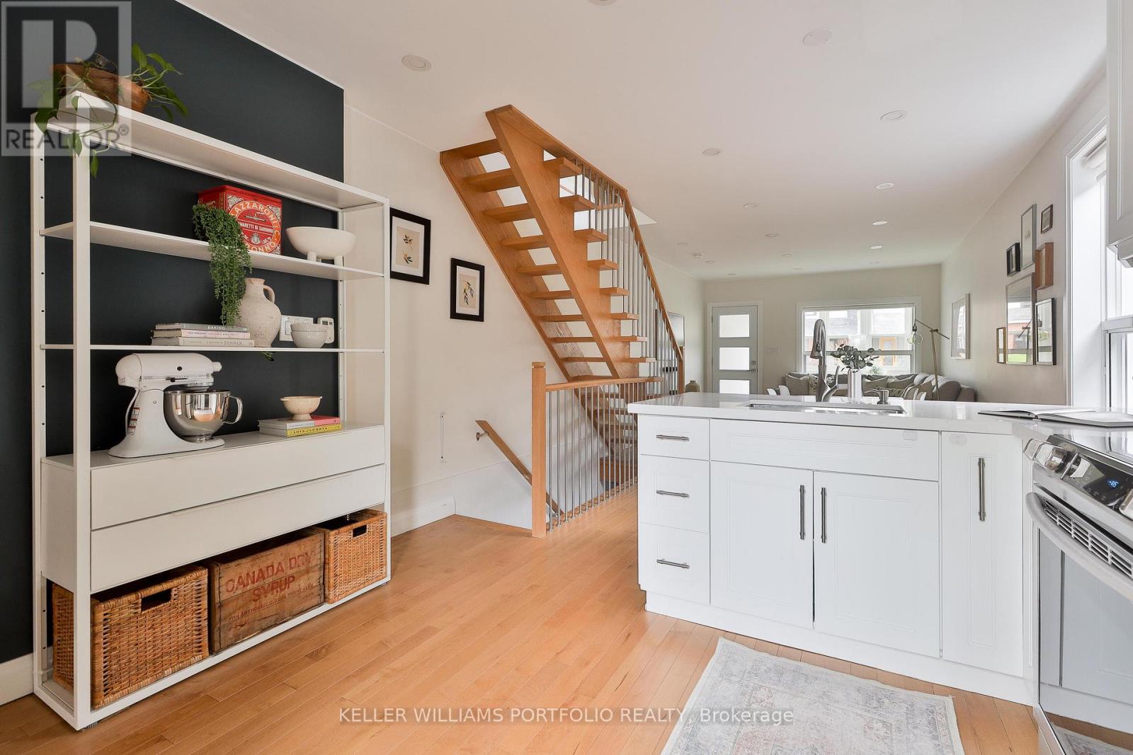 37 Rosethorn Avenue, Toronto, Ontario  M6N 3K7 - Photo 9 - W13097328