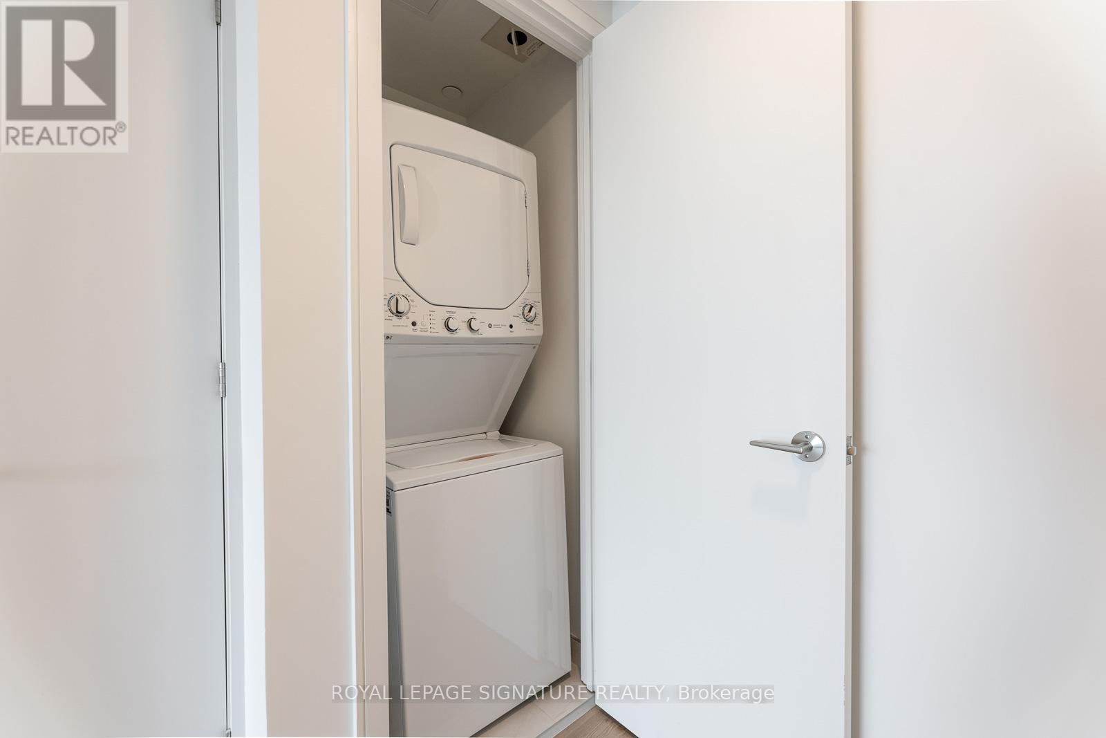 526 - 86 Dundas Street, Mississauga, Ontario  L5A 1W4 - Photo 2 - W13097352