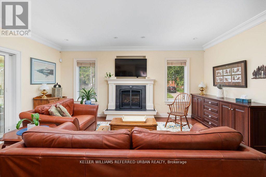 317 Rathburn Road, Toronto, Ontario  M9B 2L7 - Photo 3 - W13097376