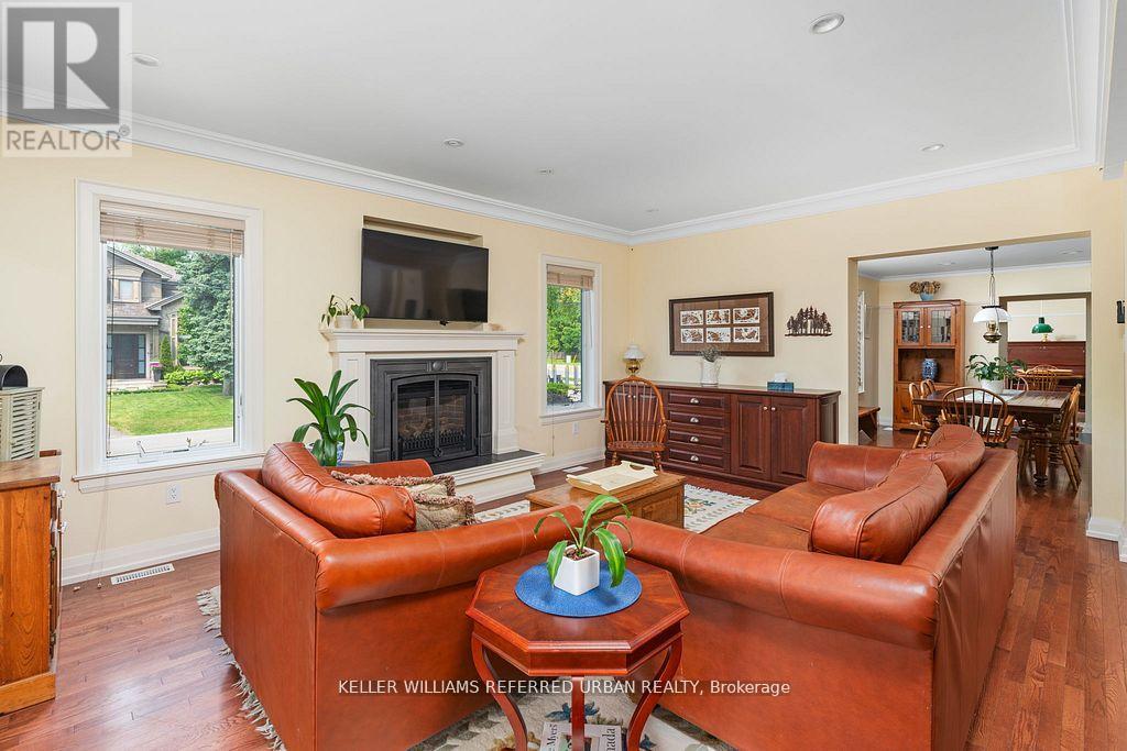 317 Rathburn Road, Toronto, Ontario  M9B 2L7 - Photo 4 - W13097376