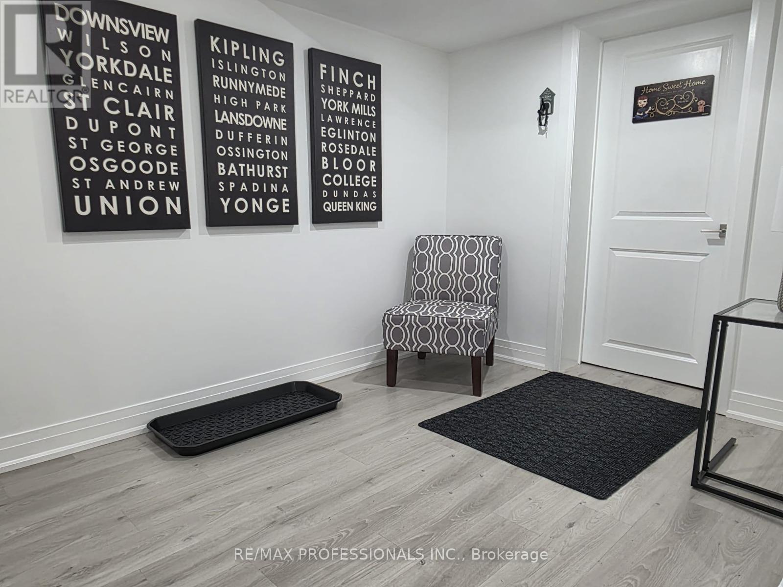 19 Greencoat Road, Toronto, Ontario  M9B 4V1 - Photo 2 - W13097404