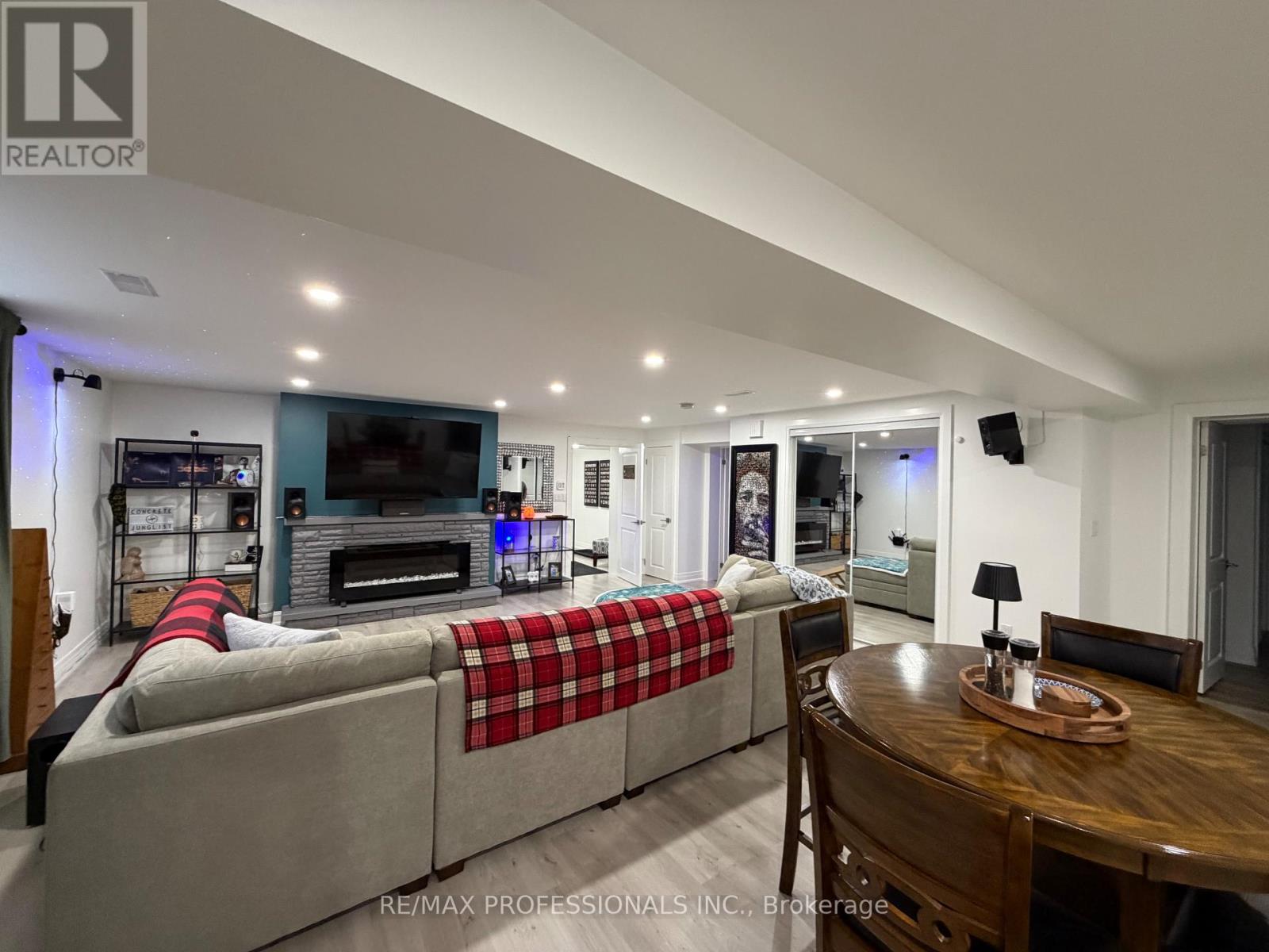 19 Greencoat Road, Toronto, Ontario  M9B 4V1 - Photo 6 - W13097404
