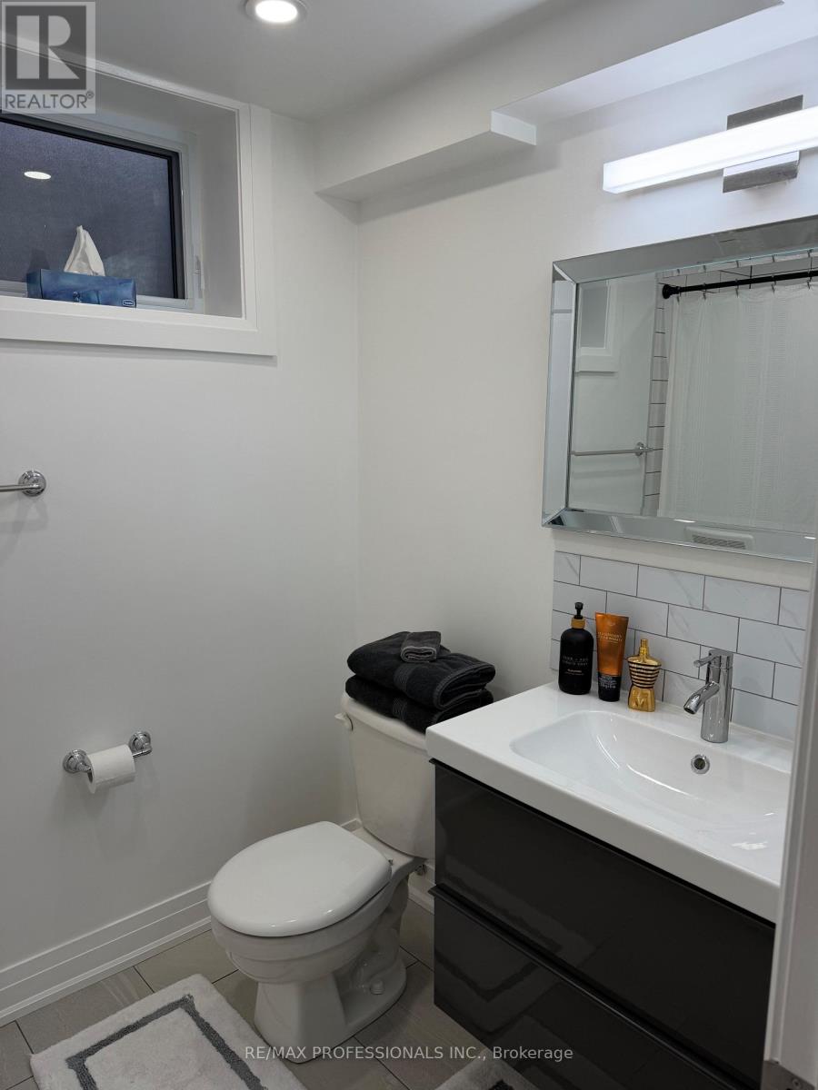 19 Greencoat Road, Toronto, Ontario  M9B 4V1 - Photo 7 - W13097404