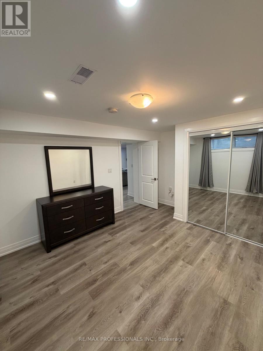 19 Greencoat Road, Toronto, Ontario  M9B 4V1 - Photo 8 - W13097404