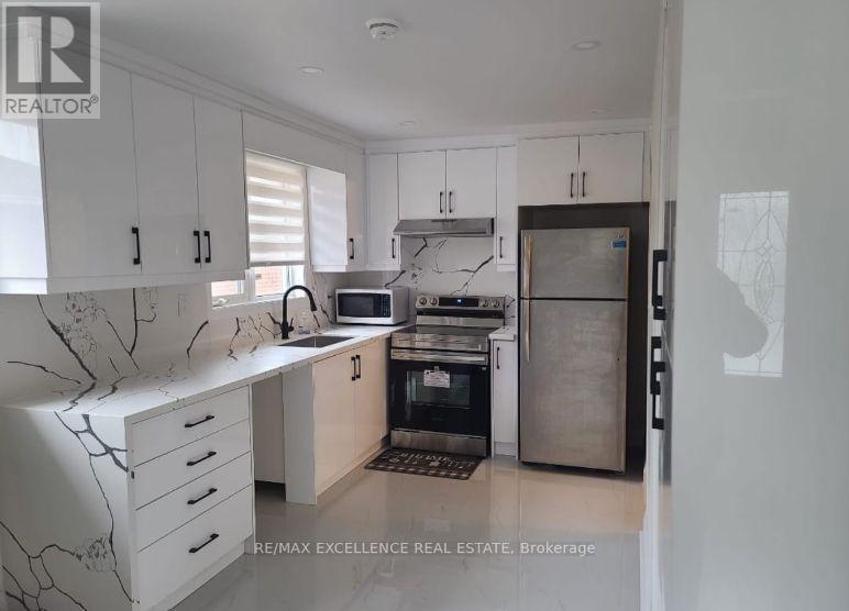 Upper - 156 Voltarie Crescent, Mississauga, Ontario  L5A 2A4 - Photo 3 - W13097430