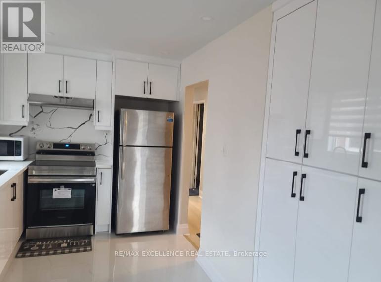 Upper - 156 Voltarie Crescent, Mississauga, Ontario  L5A 2A4 - Photo 4 - W13097430
