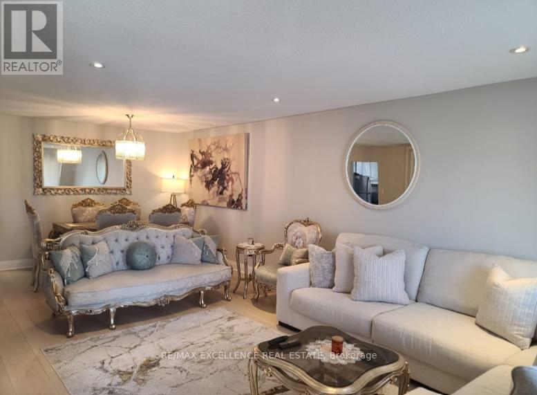 Upper - 156 Voltarie Crescent, Mississauga, Ontario  L5A 2A4 - Photo 5 - W13097430