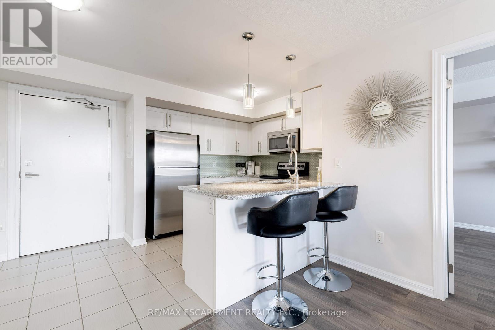 406 - 1045 Nadalin Heights, Milton, Ontario  L9T 8R5 - Photo 12 - W12924378