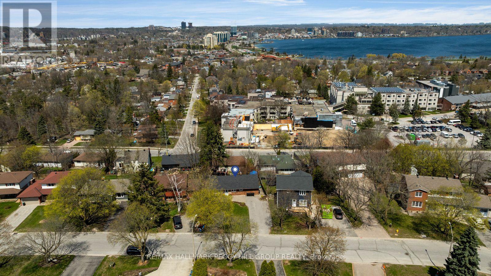 16 Murray Street, Barrie, Ontario  L4N 2X2 - Photo 2 - S13095388