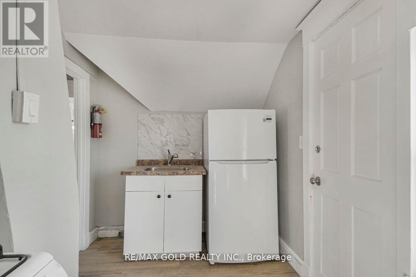 3 - 23 Avenue Place, Welland, Ontario  L3B 4B2 - Photo 8 - X13097392