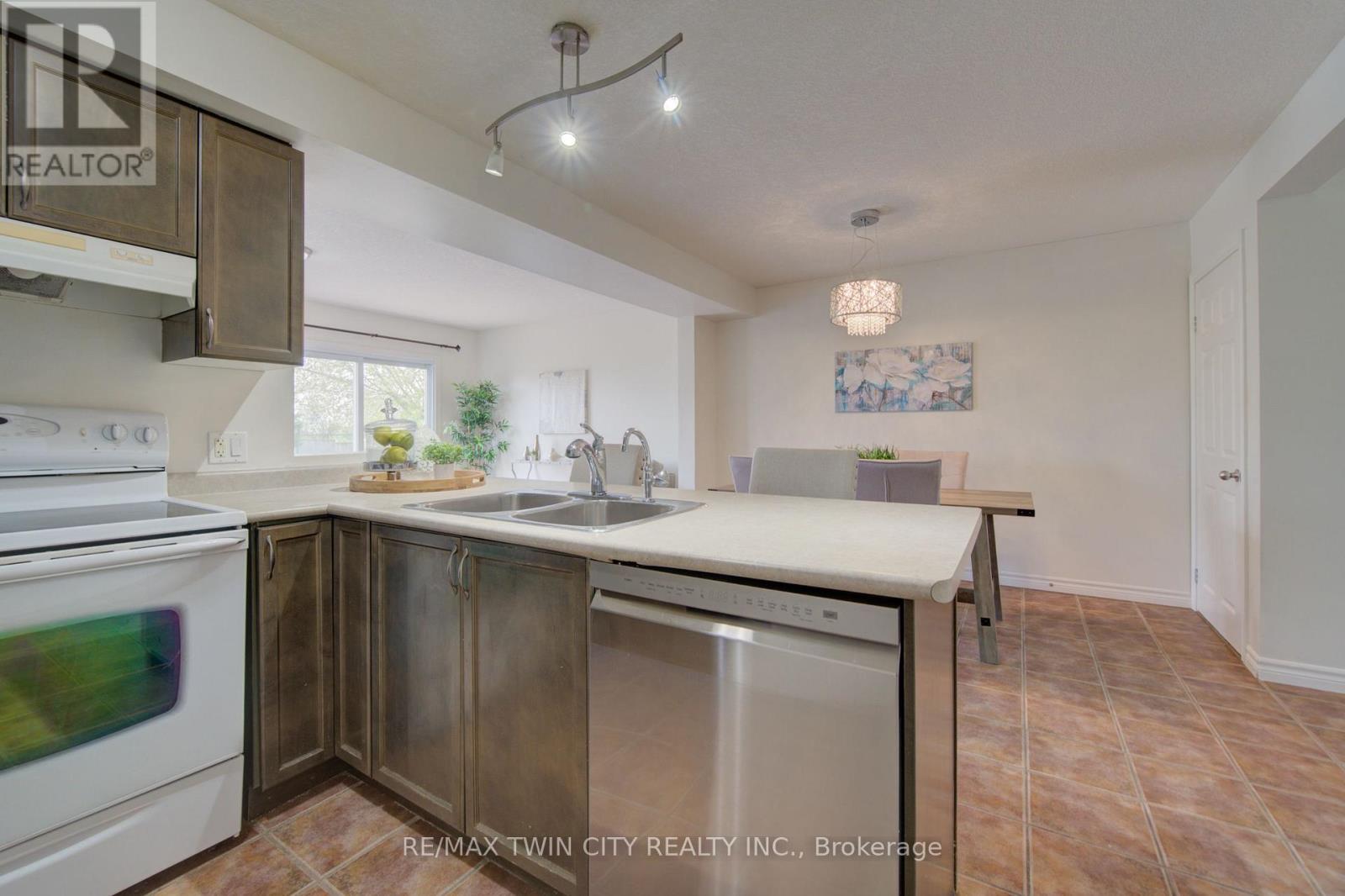 465 Colt Street, Waterloo, Ontario  N2K 4N8 - Photo 5 - X13097400