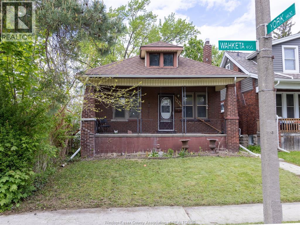 438 WAHKETA STREET, Windsor, Ontario
