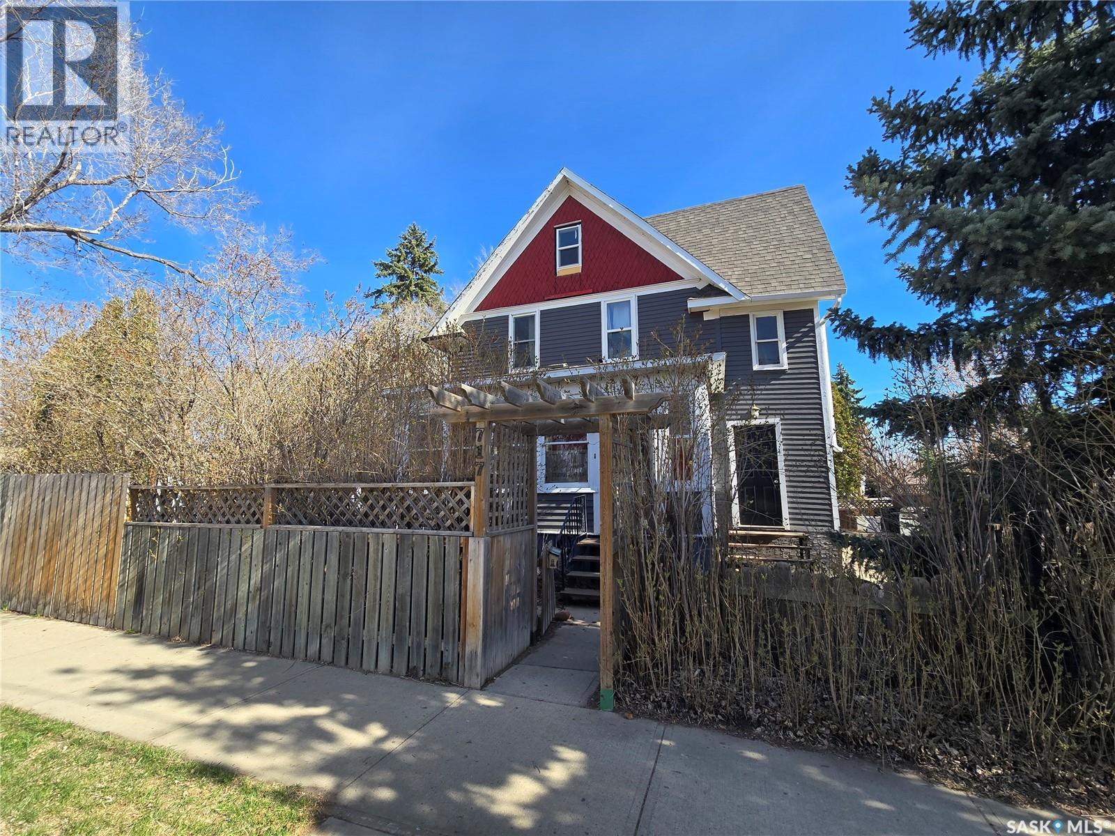 717 Coteau AVENUE, Weyburn, Saskatchewan